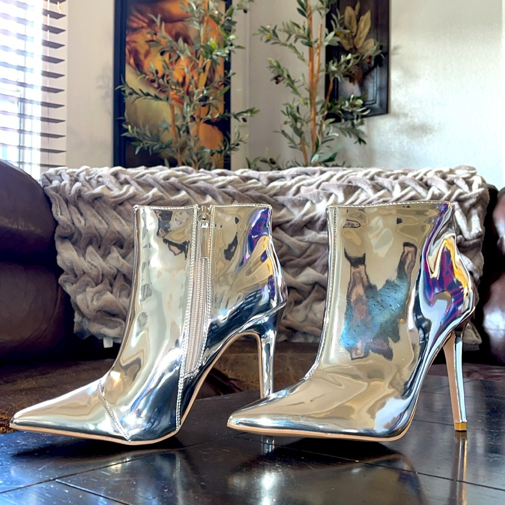 New! ✨ Women’s Ankle Metalic Silver Mirror Boots/ Booties